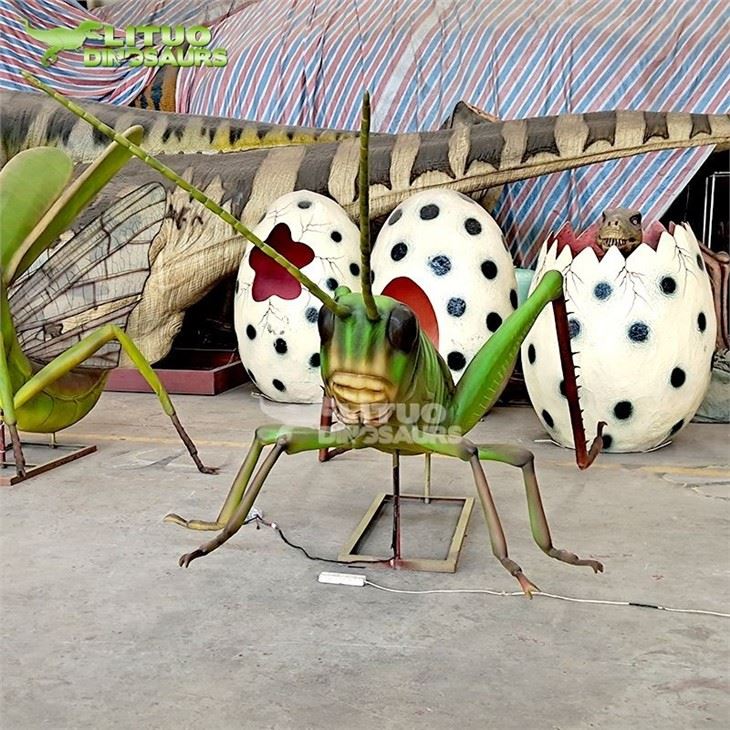 3Giant Insect Grasshopper(001)