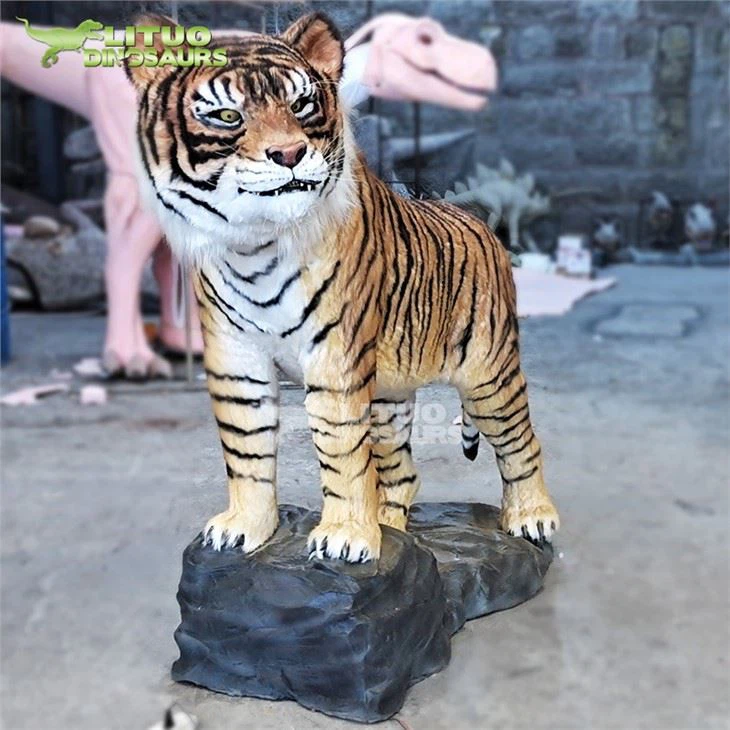Realistic Life Size Mechanical Tiger Model