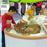 Sentuh Bayi Dinosaurus